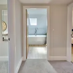 The Penthouse Retreat Уитби