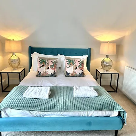 The Penthouse Retreat Уитби