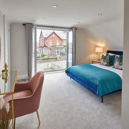 The Penthouse Retreat Апартаменты Уитби