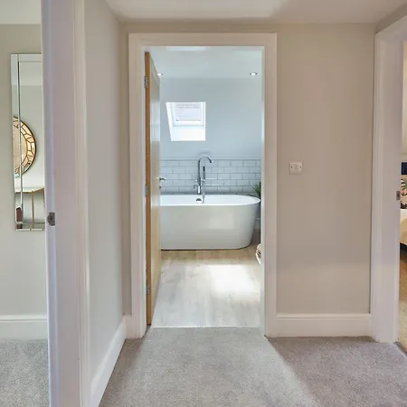 The Penthouse Retreat Уитби